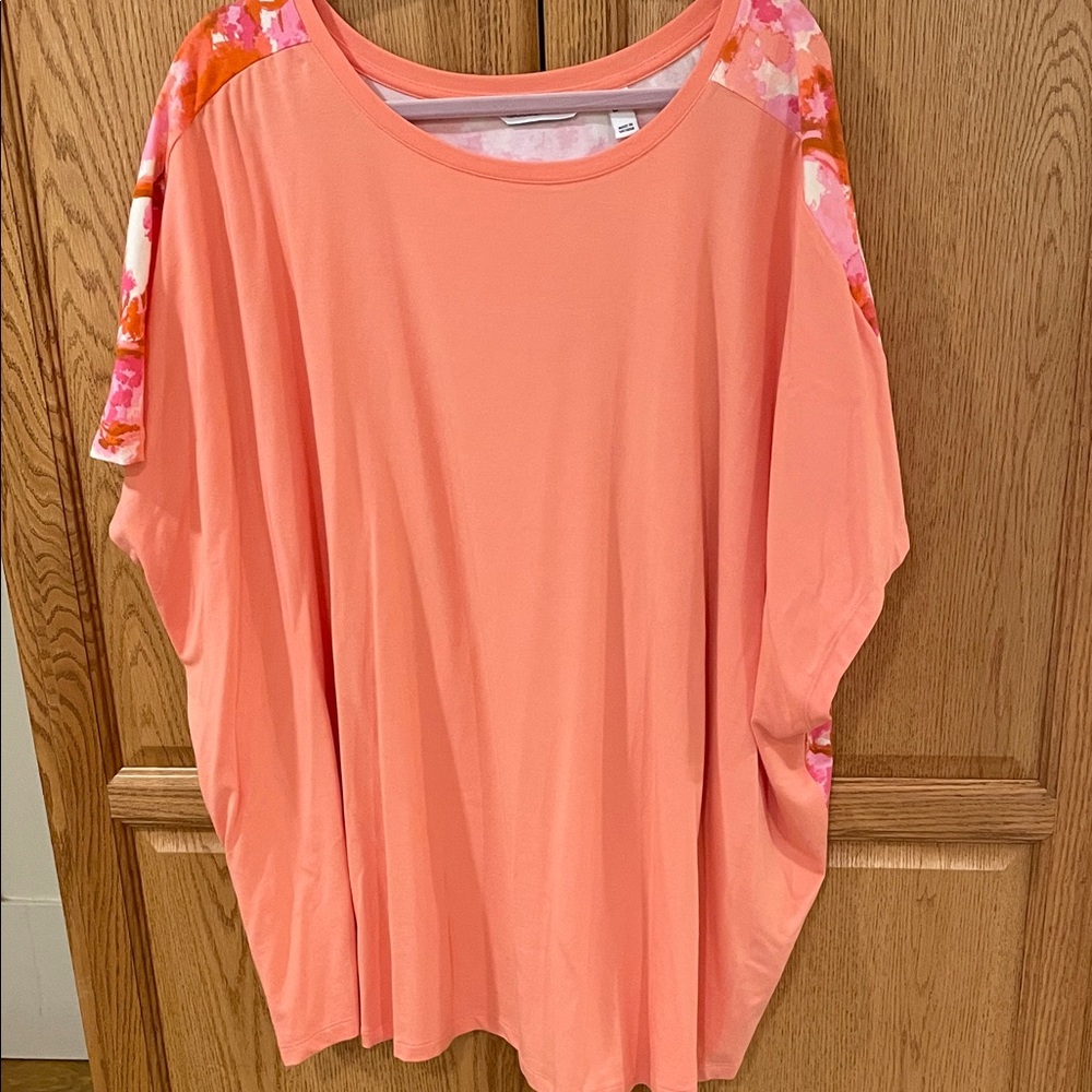 Isaac Mizrahi dolman sleeve top with contrast back, like new, size 5X